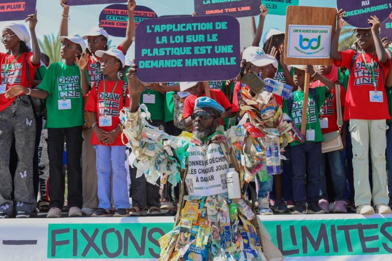 Draw the line : À Dakar, la société civile trace une ligne rouge contre l’injustice climatique